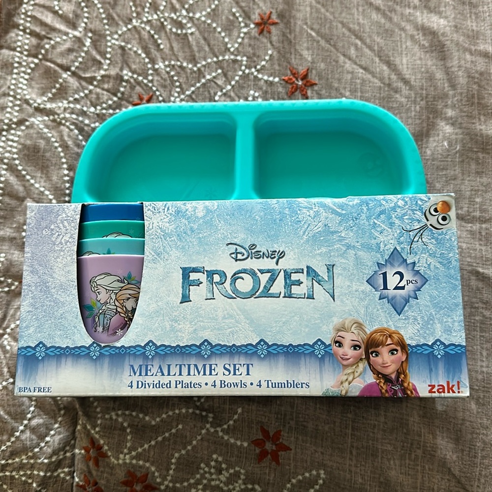 BNIB Disney’s Frozen Mealtime Set